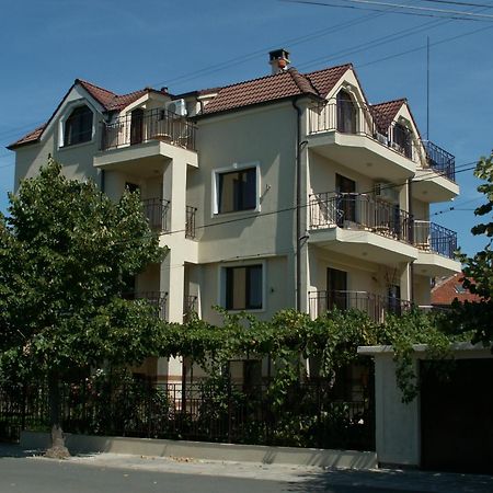 Family Hotel Bellehouse TTchernomorets Extérieur photo