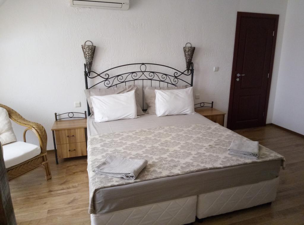 Family Hotel Bellehouse TTchernomorets Extérieur photo